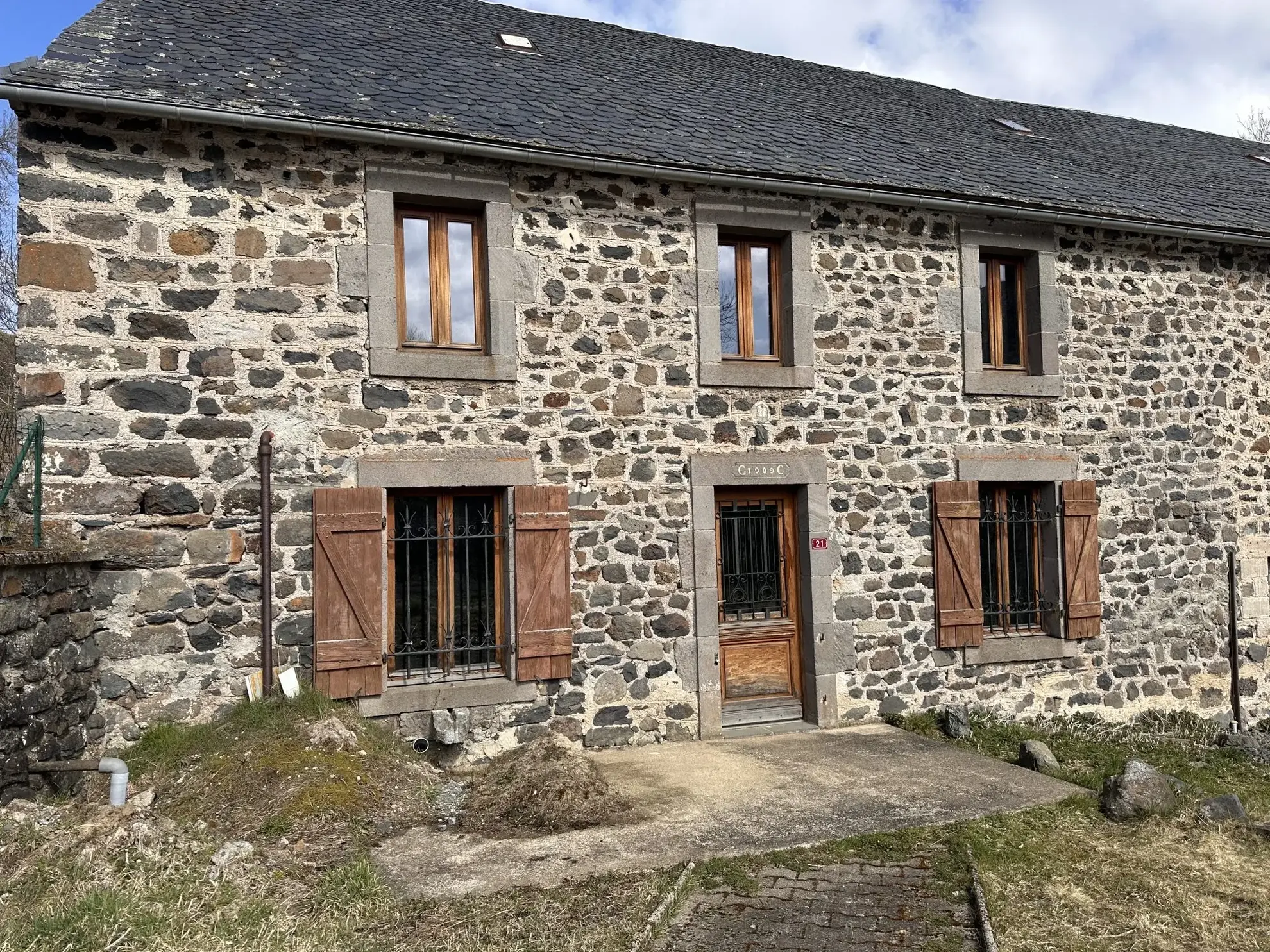 Corps de ferme à vendre à Pradiers avec potentiel de 400 m² habitables 