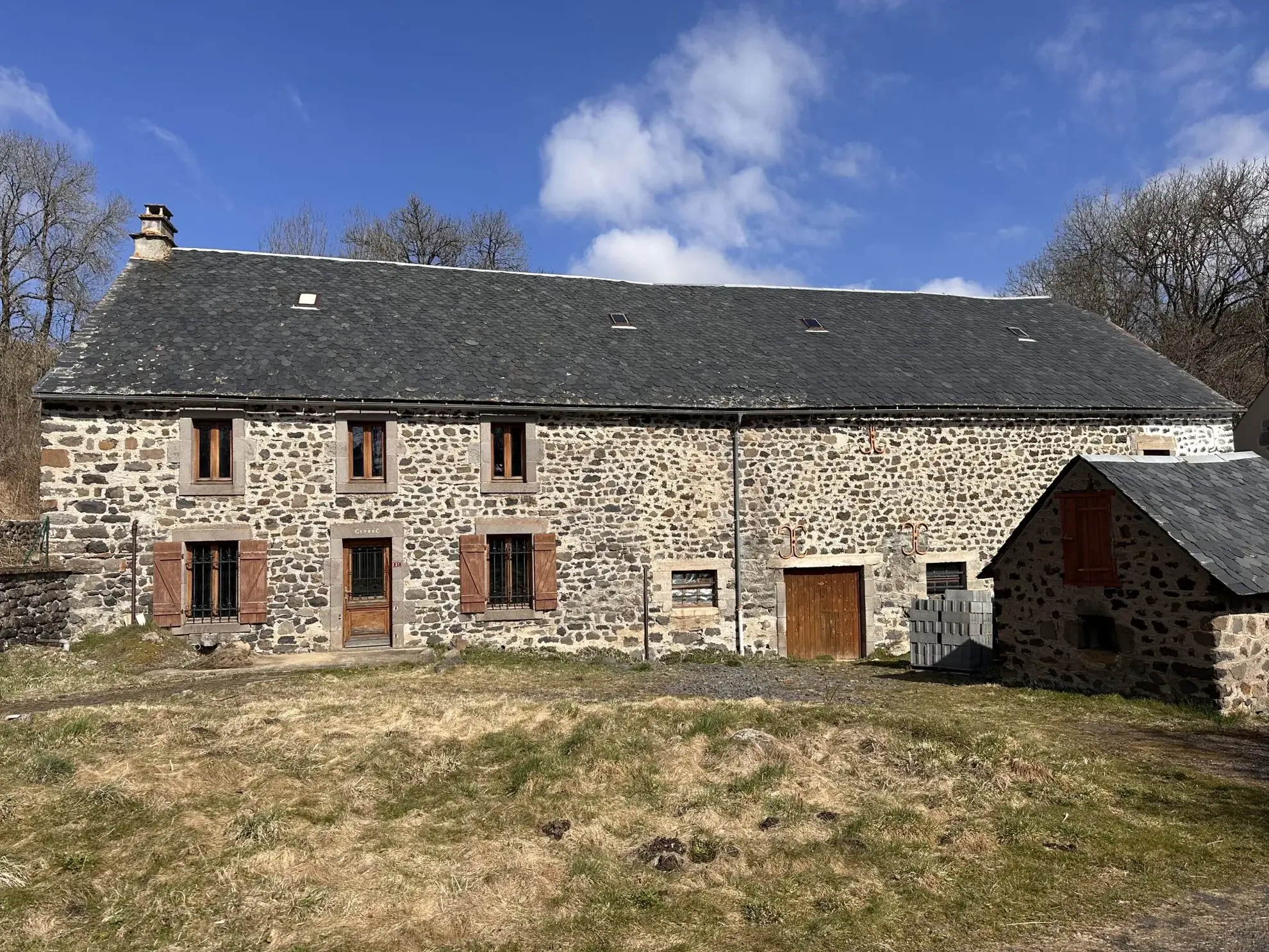 Corps de ferme à vendre à Pradiers avec potentiel de 400 m² habitables 