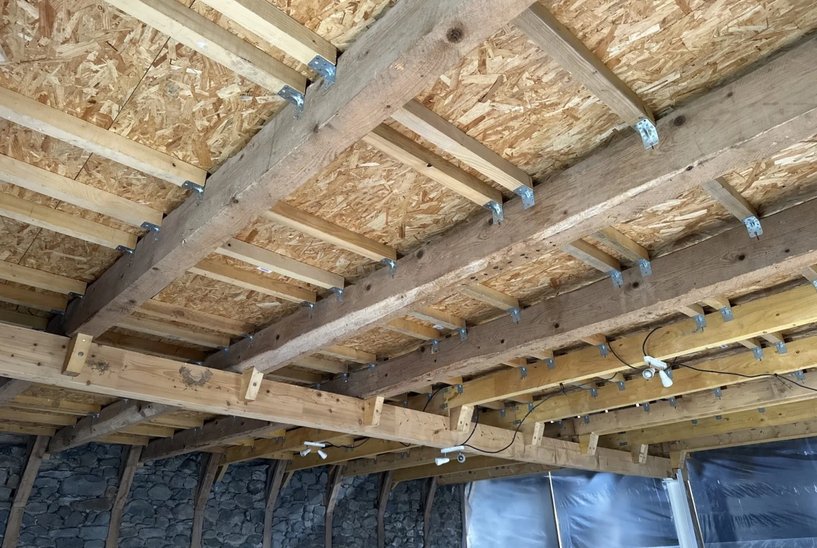 Corps de ferme à vendre à Pradiers avec potentiel de 400 m² habitables 