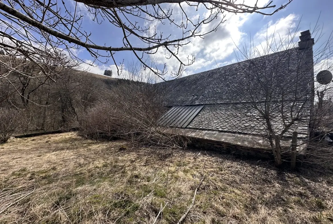 Corps de ferme à vendre à Pradiers avec potentiel de 400 m² habitables 