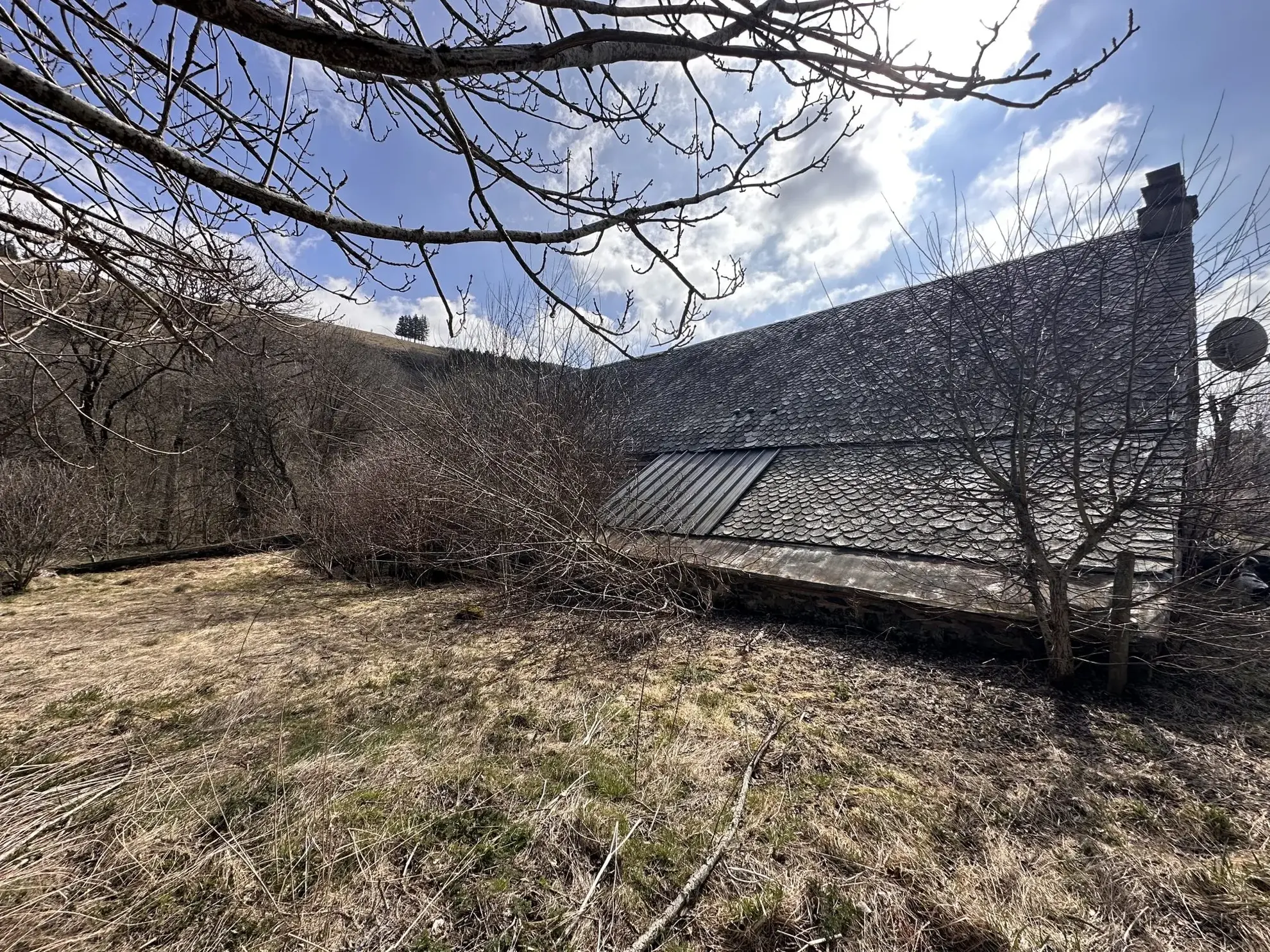 Corps de ferme à vendre à Pradiers avec potentiel de 400 m² habitables 
