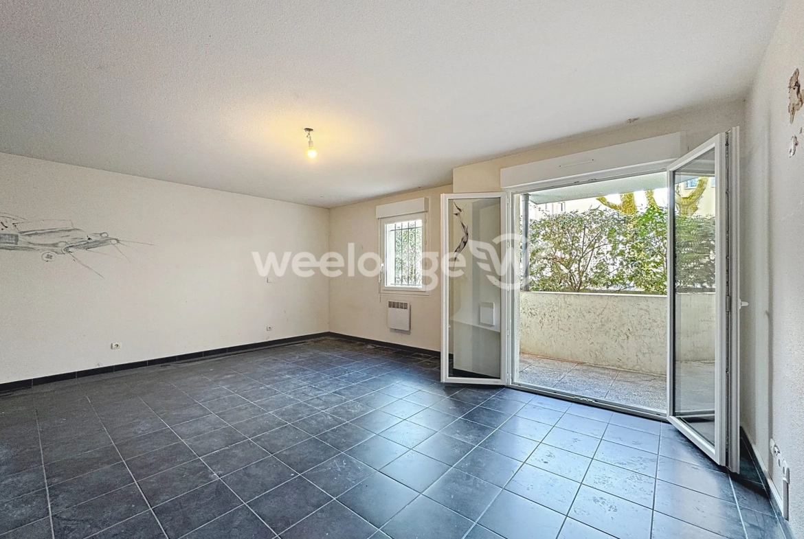 À vendre studio lumineux à Chanteloup-les-Vignes avec terrasse et parking 
