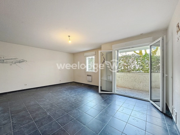 À vendre studio lumineux à Chanteloup-les-Vignes avec terrasse et parking