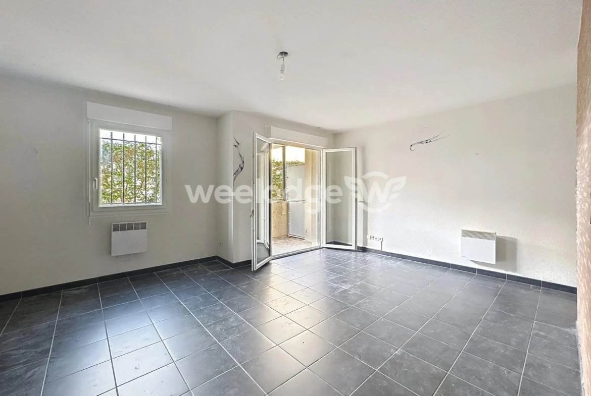 À vendre studio lumineux à Chanteloup-les-Vignes avec terrasse et parking 