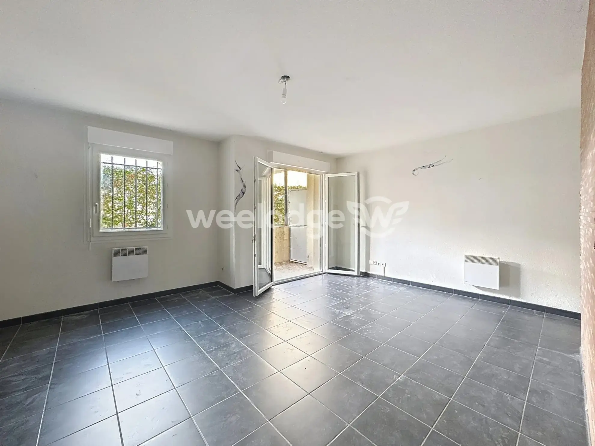 À vendre studio lumineux à Chanteloup-les-Vignes avec terrasse et parking 