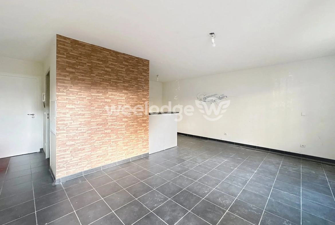 À vendre studio lumineux à Chanteloup-les-Vignes avec terrasse et parking 