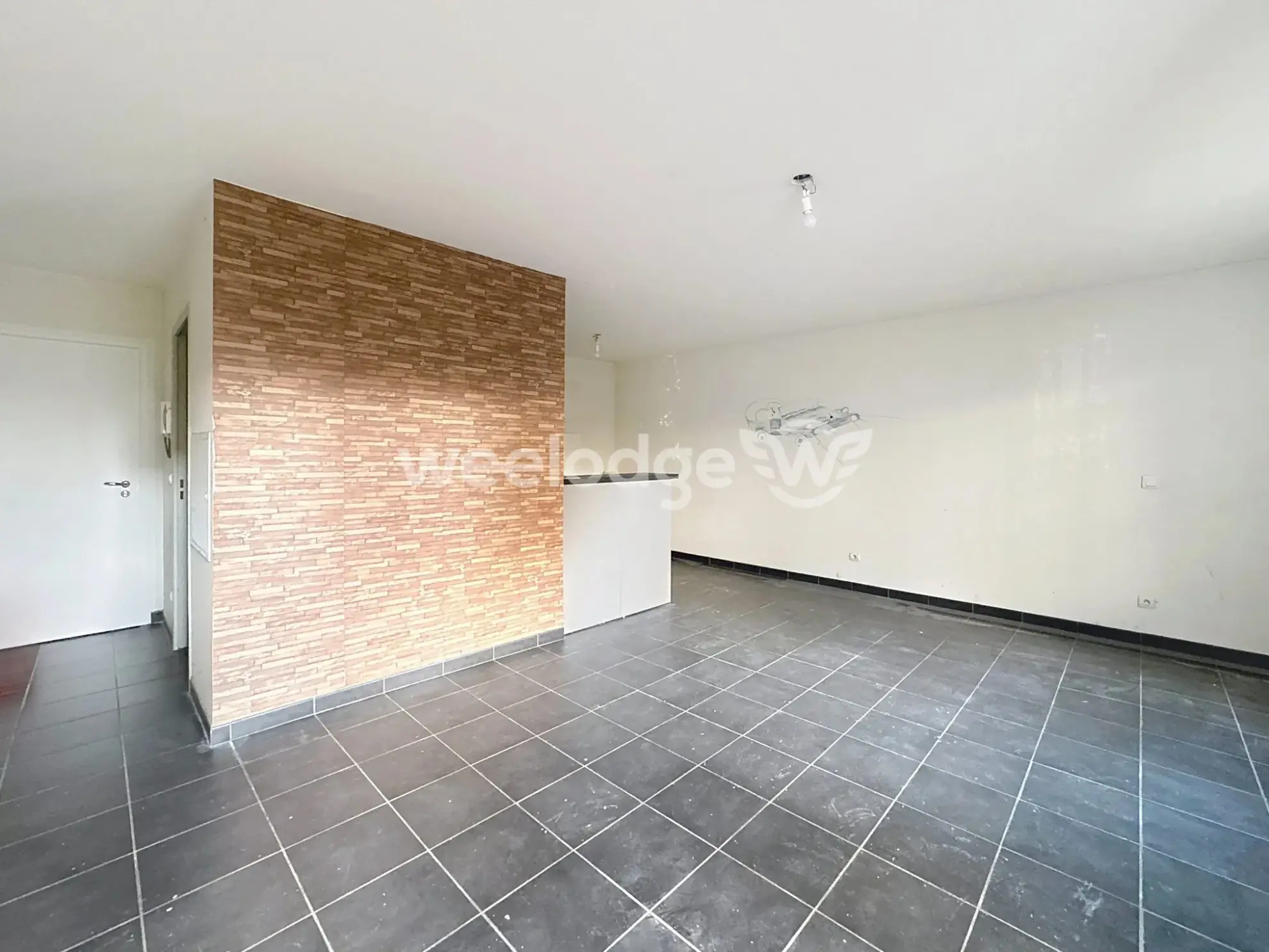 À vendre studio lumineux à Chanteloup-les-Vignes avec terrasse et parking 