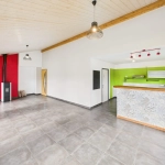 Maison de plain-pied économe en énergie avec terrasse et panneaux solaires à Puy-de-Serre