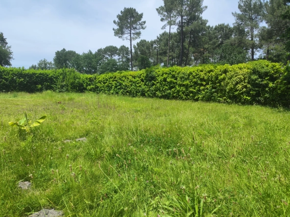 Terrain constructible de 465 m² au Porge avec permis de construire validé