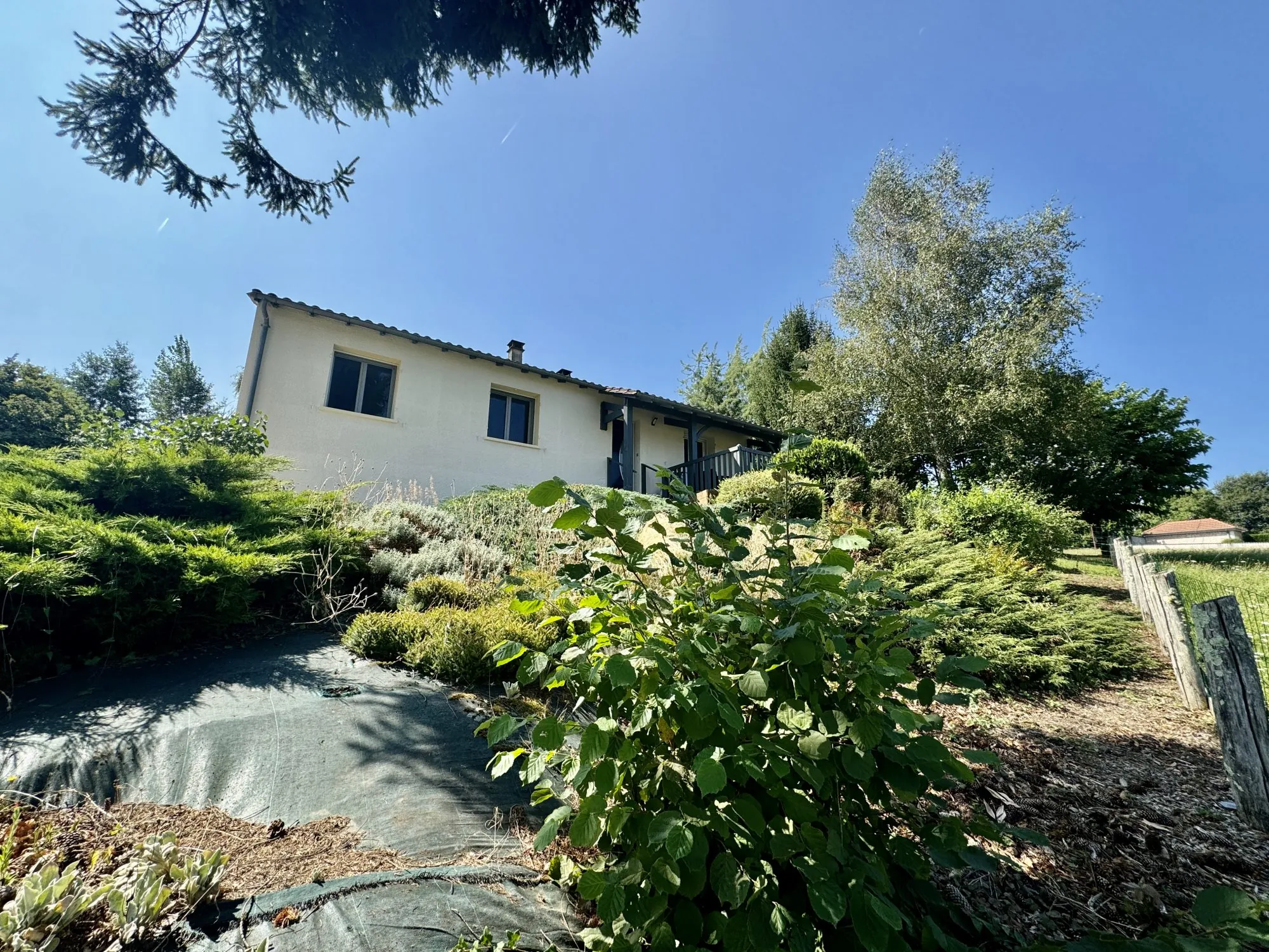 Maison entièrement rénovée avec jardin à Firbeix - 4 chambres et garage 