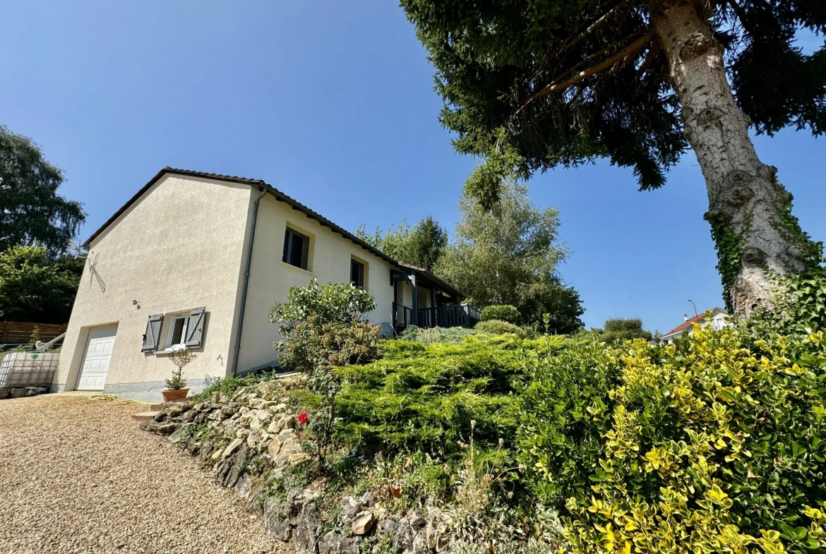 Maison entièrement rénovée avec jardin à Firbeix - 4 chambres et garage 