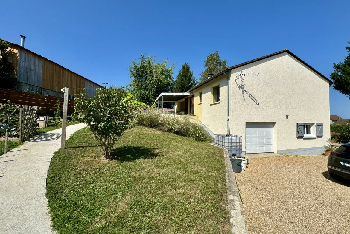 Maison entièrement rénovée avec jardin à Firbeix - 4 chambres et garage 