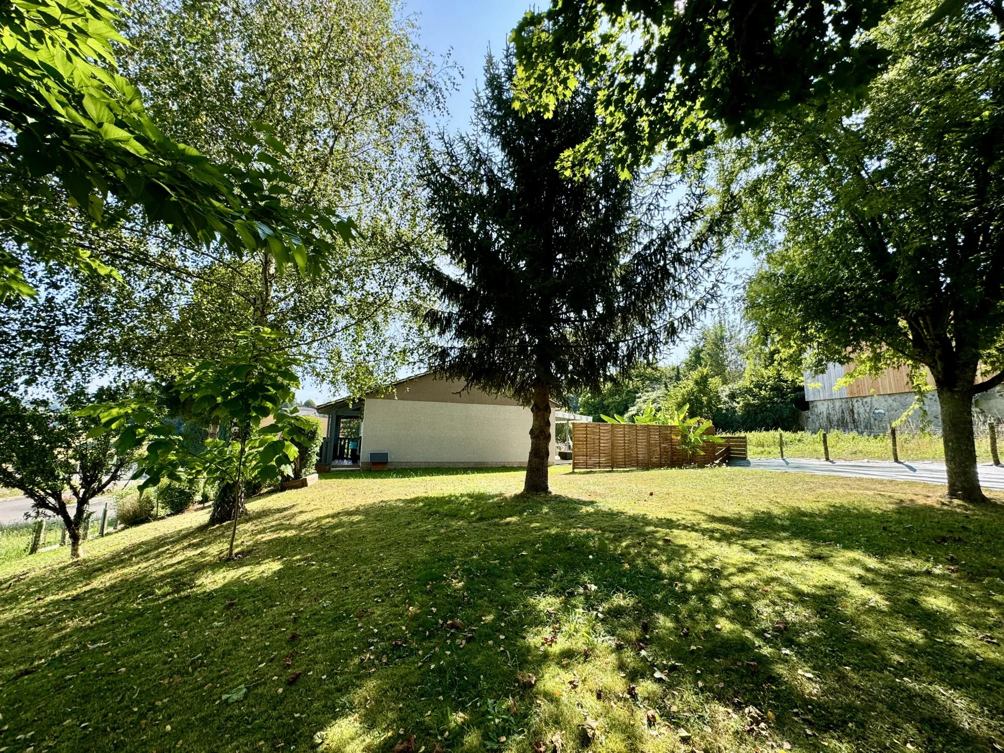 Maison entièrement rénovée avec jardin à Firbeix - 4 chambres et garage 