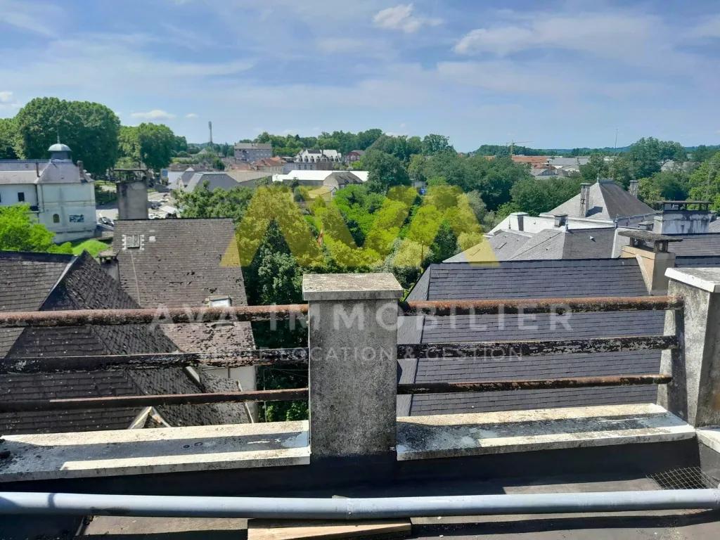 Immeuble de rapport de 210 m² à Oloron en centre-ville, loué et prêt à investir 