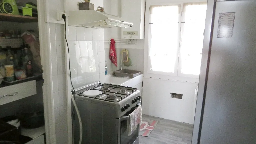 Appartement T3 loué à Toulon Brunet avec terrasse et cave, rendement attractif 