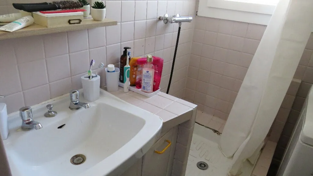 Appartement T3 loué à Toulon Brunet avec terrasse et cave, rendement attractif 