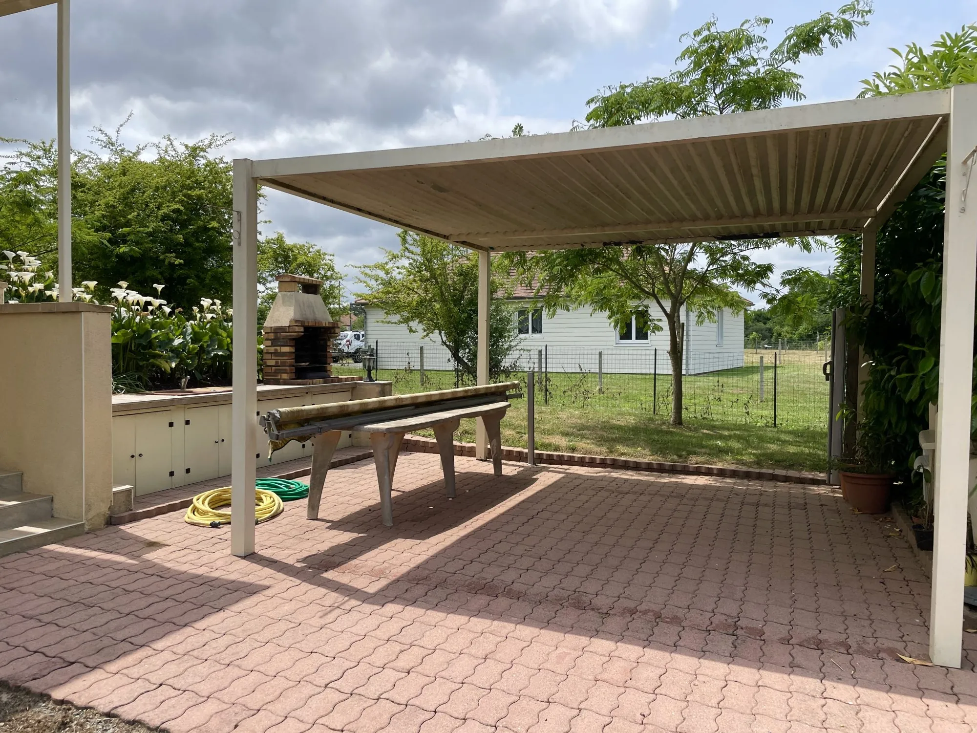 Pergola  Pavillon individuel 3 chambres avec terrain et dépendances à Torcé-en-Vallée 