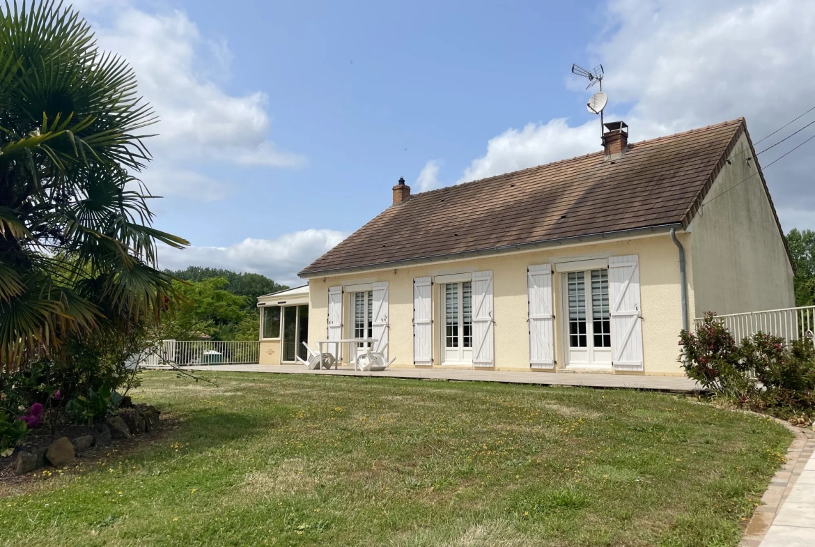 Façade Pavillon individuel 3 chambres avec terrain et dépendances à Torcé-en-Vallée 