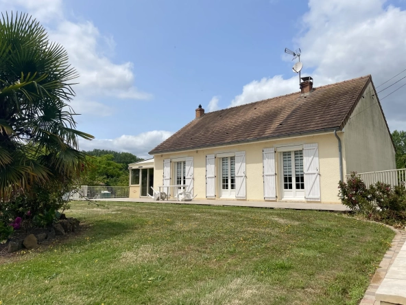 Façade Pavillon individuel 3 chambres avec terrain et dépendances à Torcé-en-Vallée