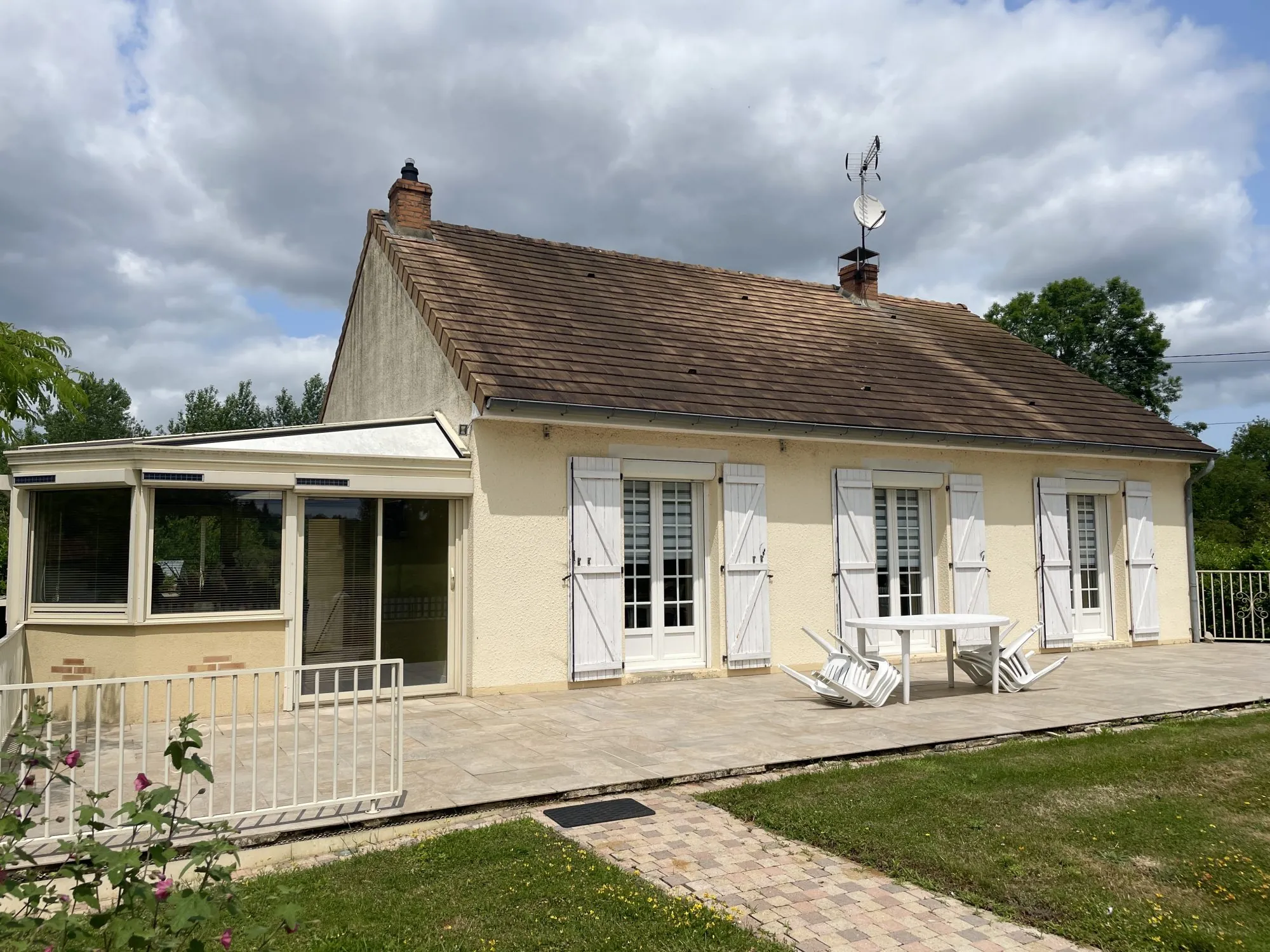 Façade Pavillon individuel 3 chambres avec terrain et dépendances à Torcé-en-Vallée 