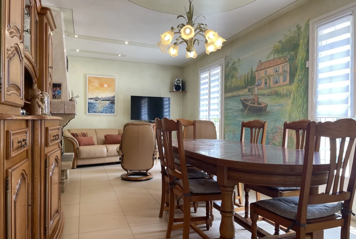 Séjour Pavillon individuel 3 chambres avec terrain et dépendances à Torcé-en-Vallée 