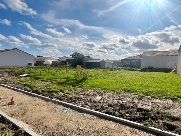 Terrain constructible viabilisé de 426 m² à Bois-de-Céné