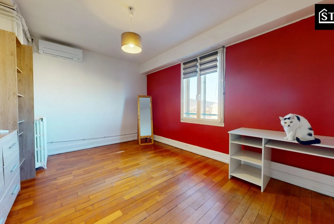 Appartement T4 lumineux avec balcon et cave à Belfort, proximité centre-ville 