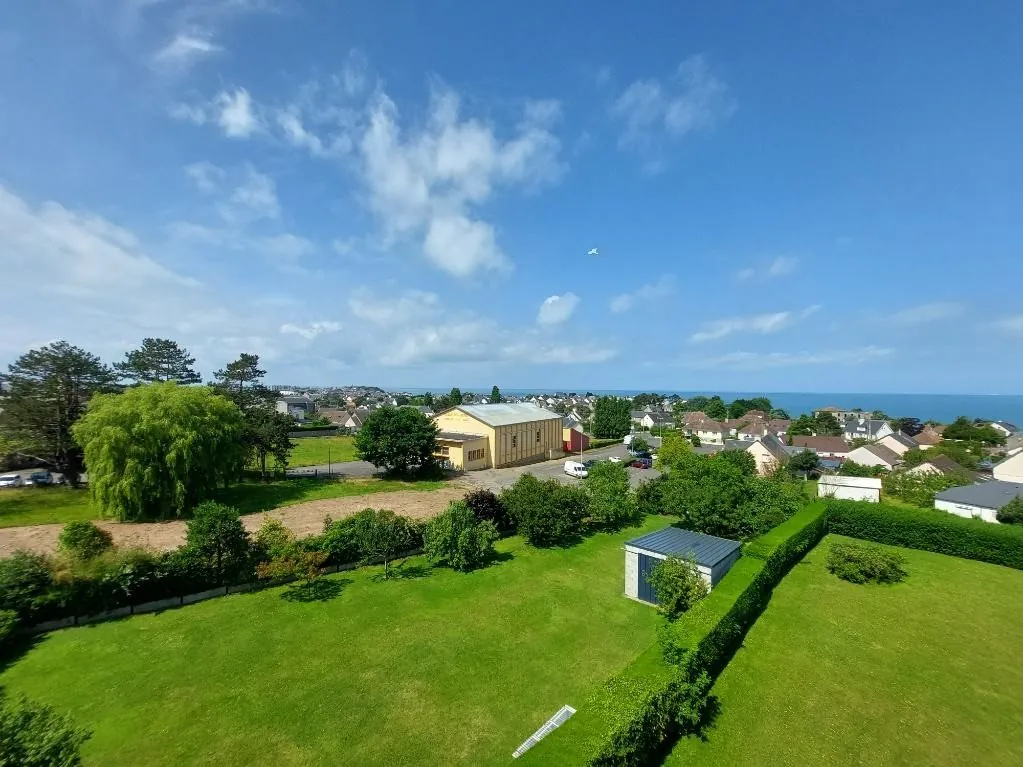 Appartement 92 m² avec vue mer et garage à Donville-les-Bains 