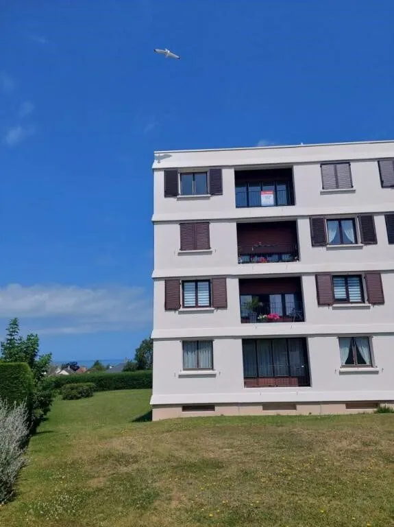 Appartement 92 m² avec vue mer et garage à Donville-les-Bains 