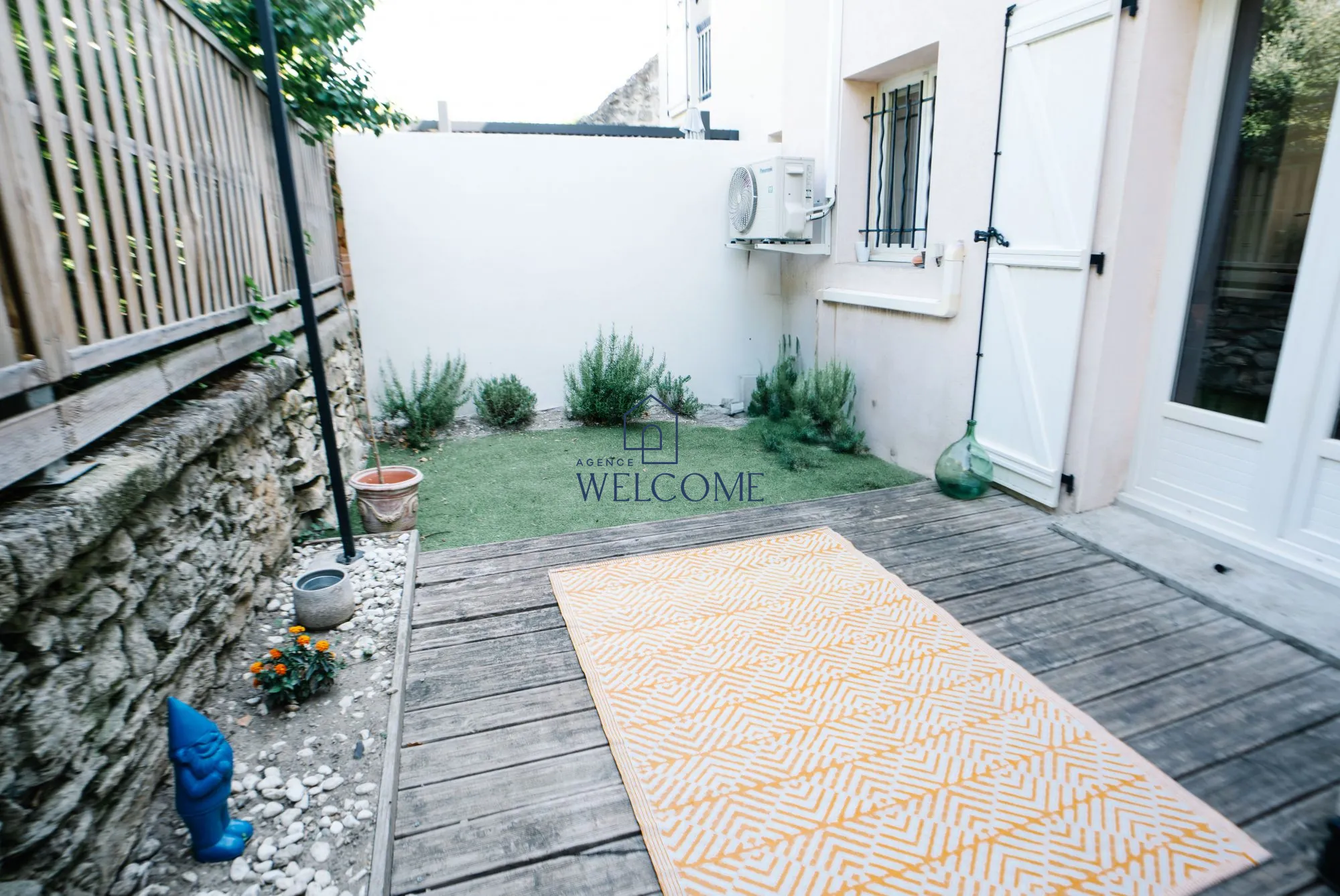 Maison jumelée à vendre à Connaux avec jardin et garage 