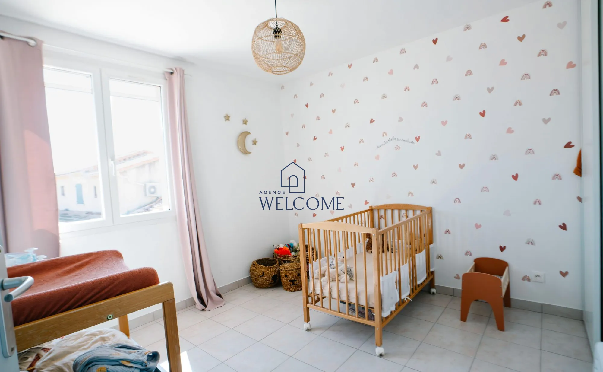 Maison jumelée à vendre à Connaux avec jardin et garage 