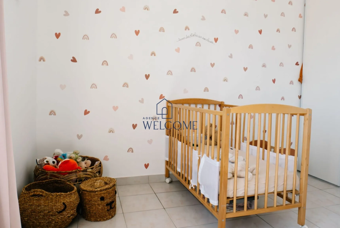 Maison jumelée à vendre à Connaux avec jardin et garage 