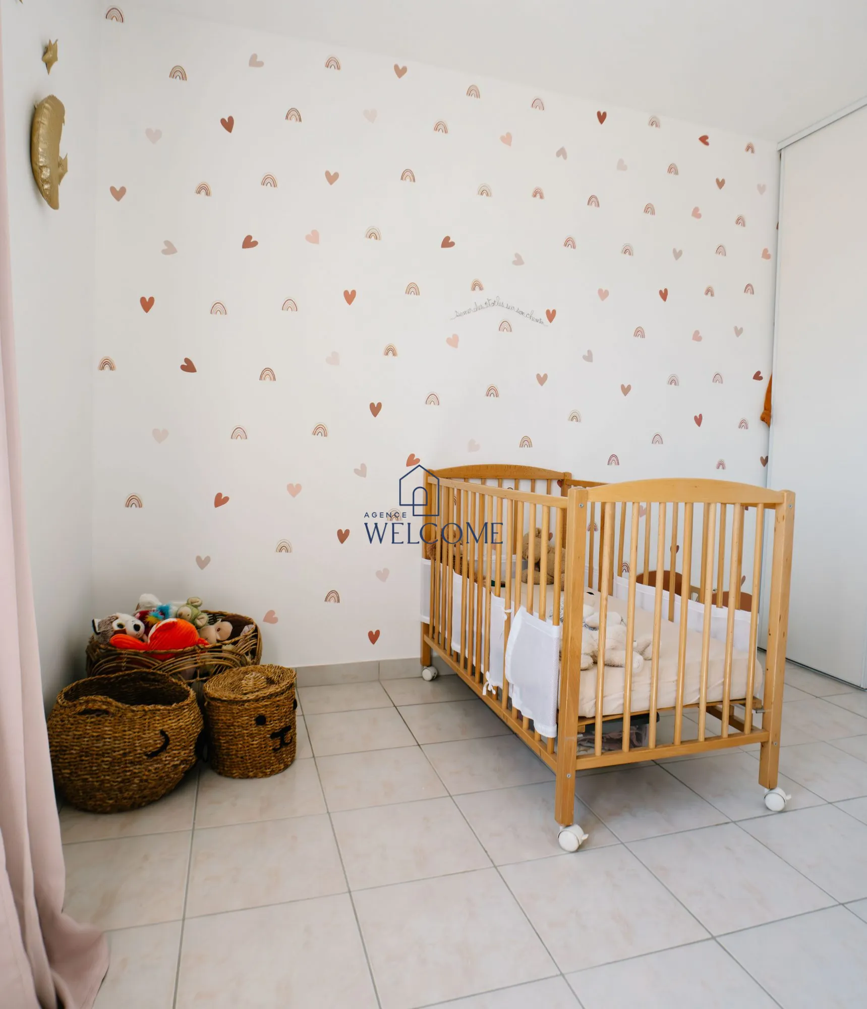 Maison jumelée à vendre à Connaux avec jardin et garage 