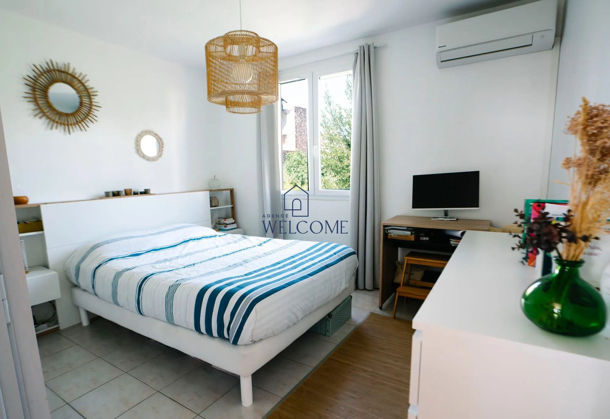 Maison jumelée à vendre à Connaux avec jardin et garage 