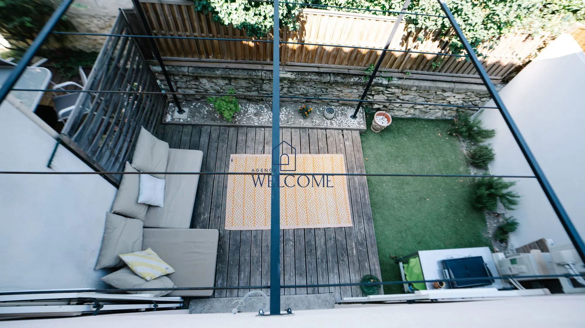 Maison jumelée à vendre à Connaux avec jardin et garage 