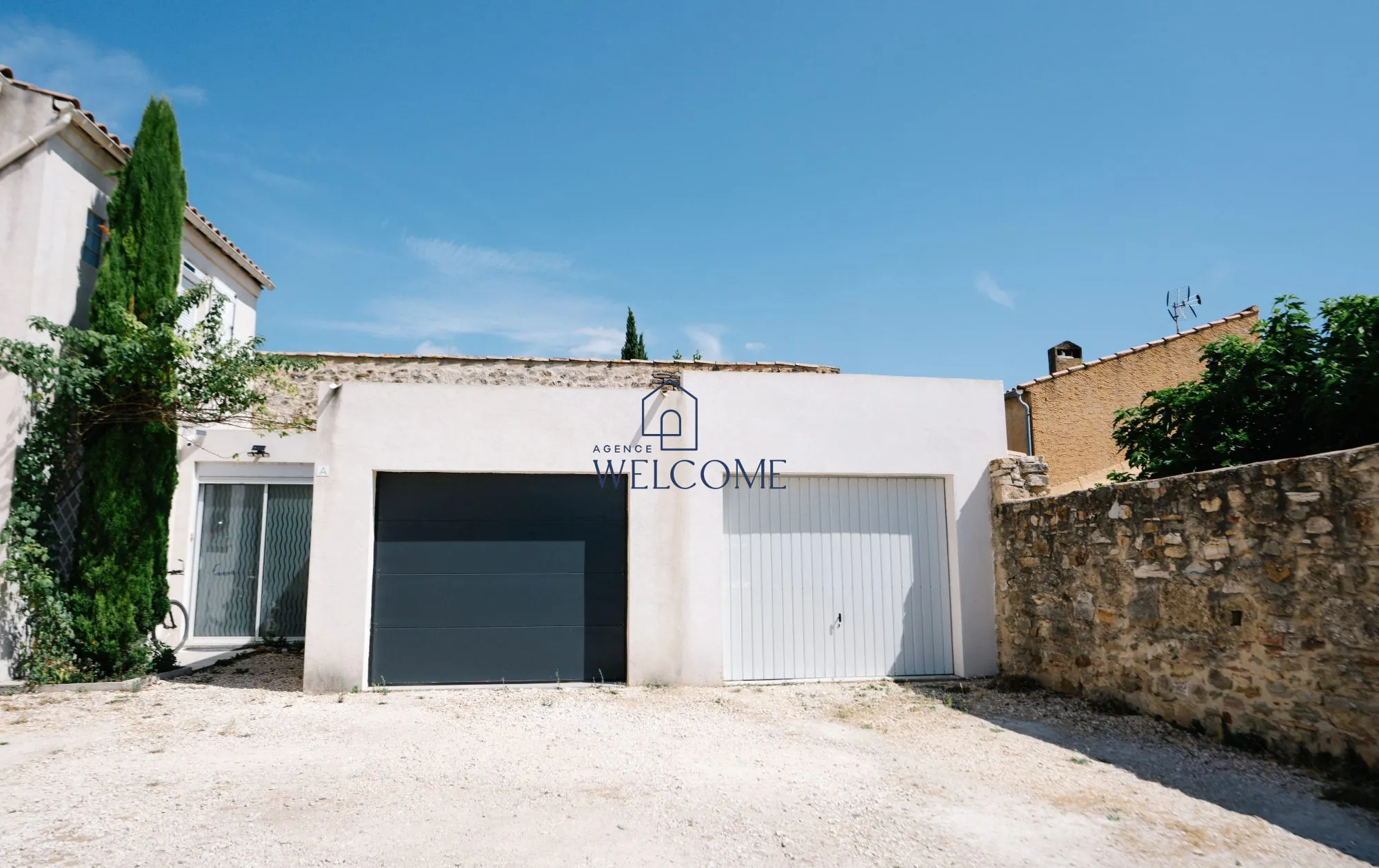 Maison jumelée à vendre à Connaux avec jardin et garage 