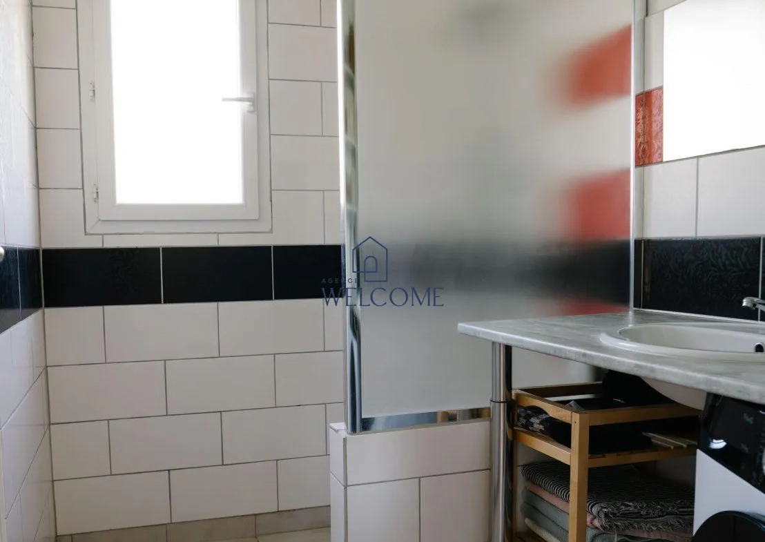 Maison jumelée à vendre à Connaux avec jardin et garage 