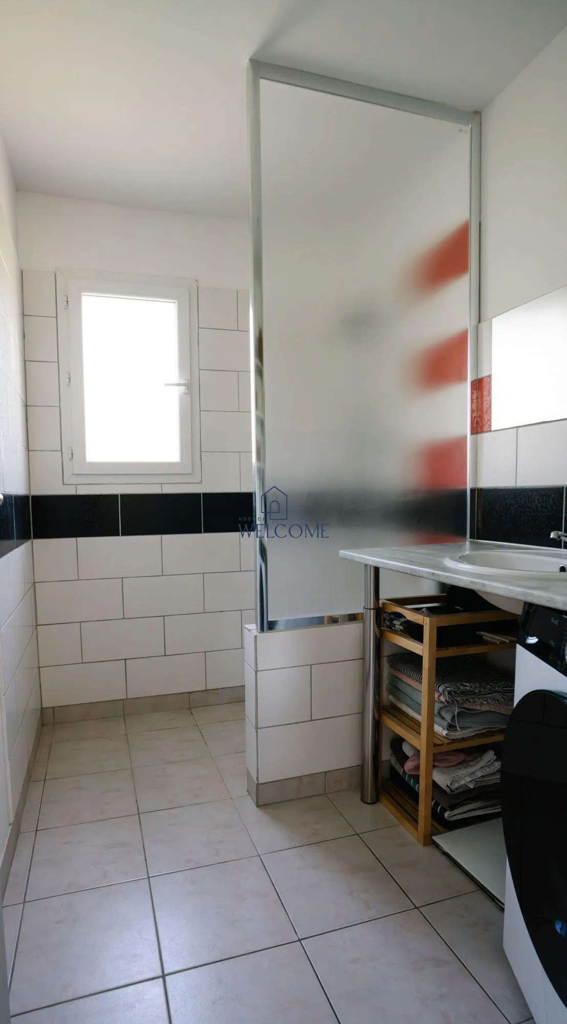 Maison jumelée à vendre à Connaux avec jardin et garage 