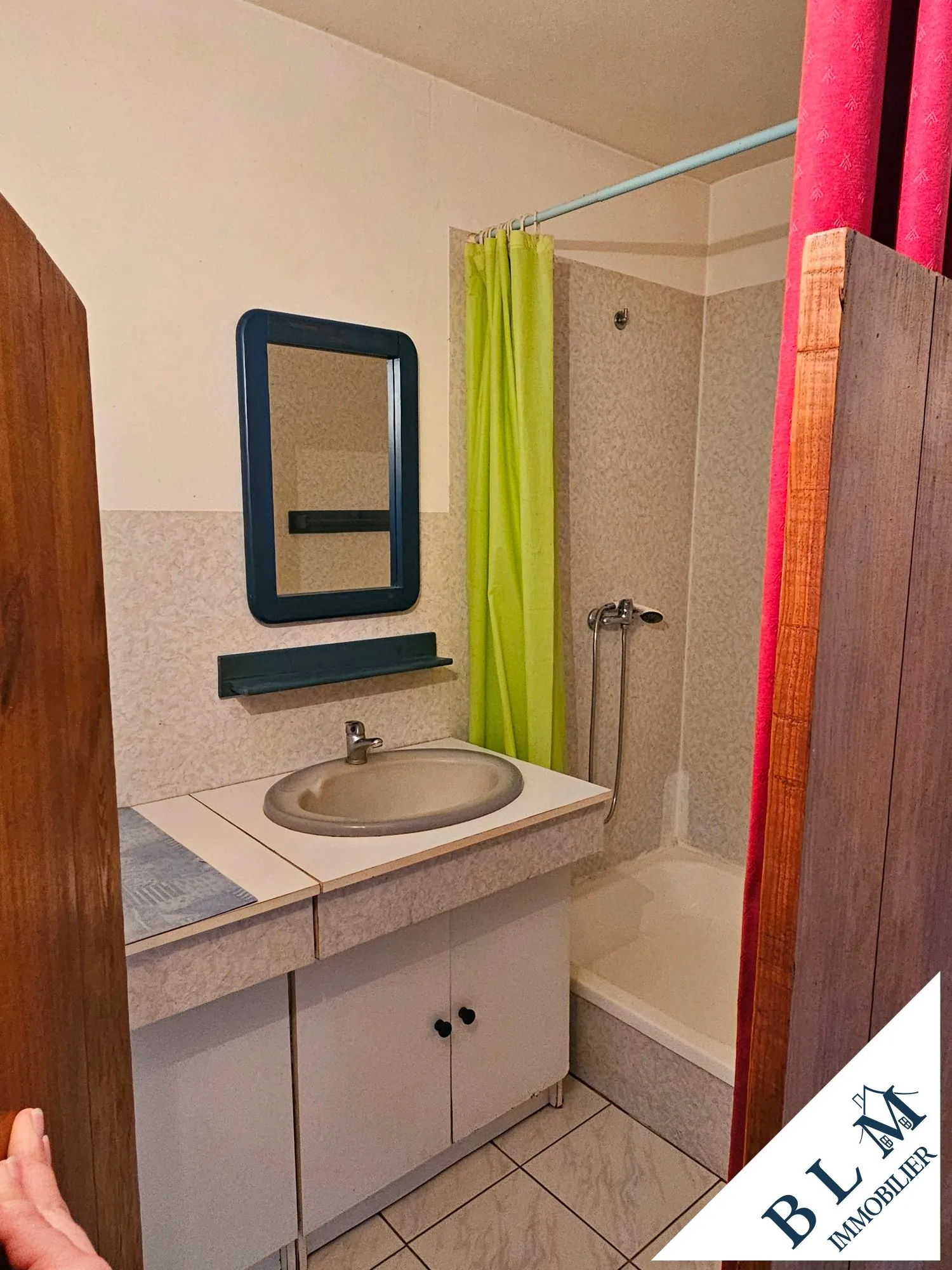 Maison en pierre à rénover à Carneville - 92m² avec dépendance et jardin 