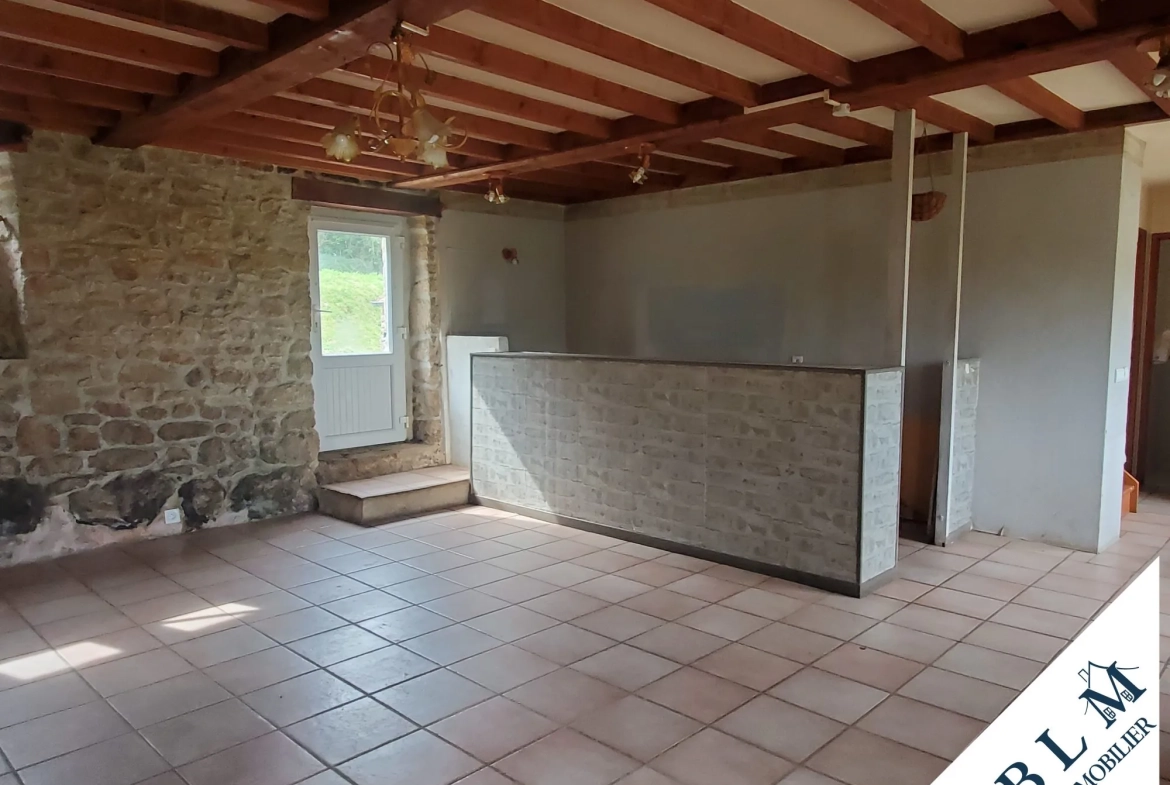 Maison en pierre à rénover à Carneville - 92m² avec dépendance et jardin 