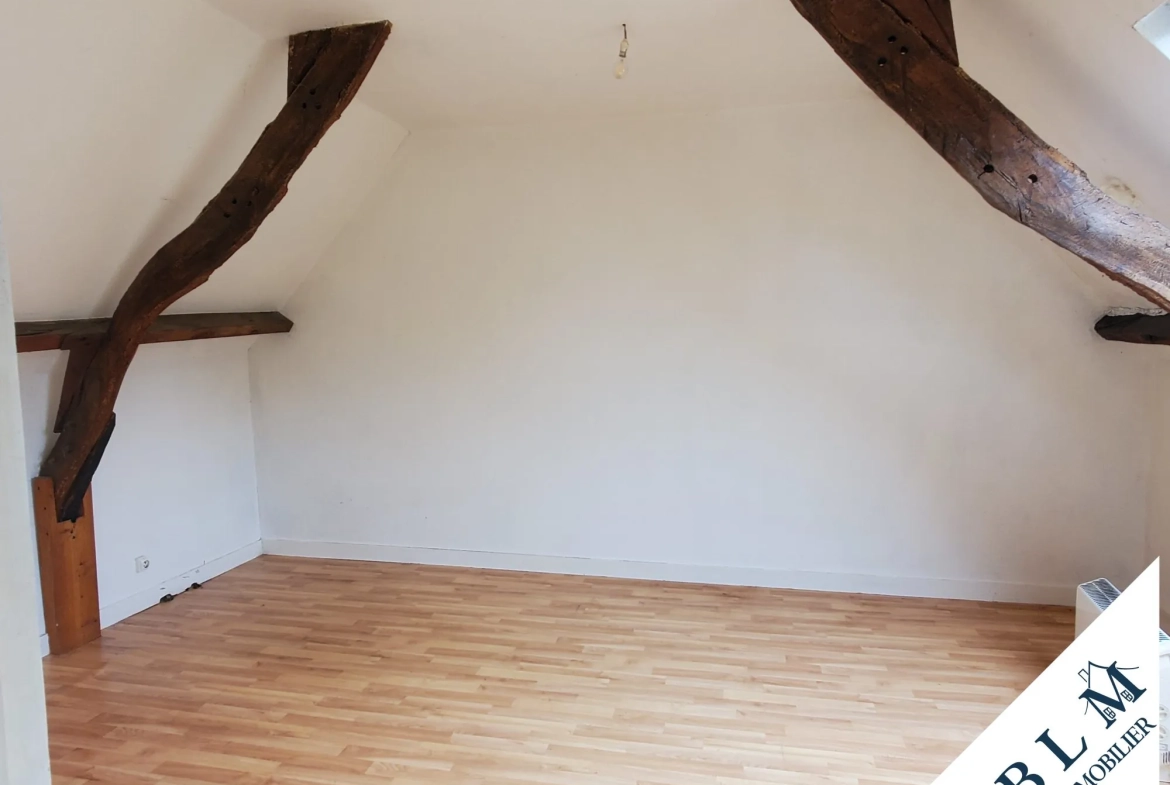 Maison en pierre à rénover à Carneville - 92m² avec dépendance et jardin 
