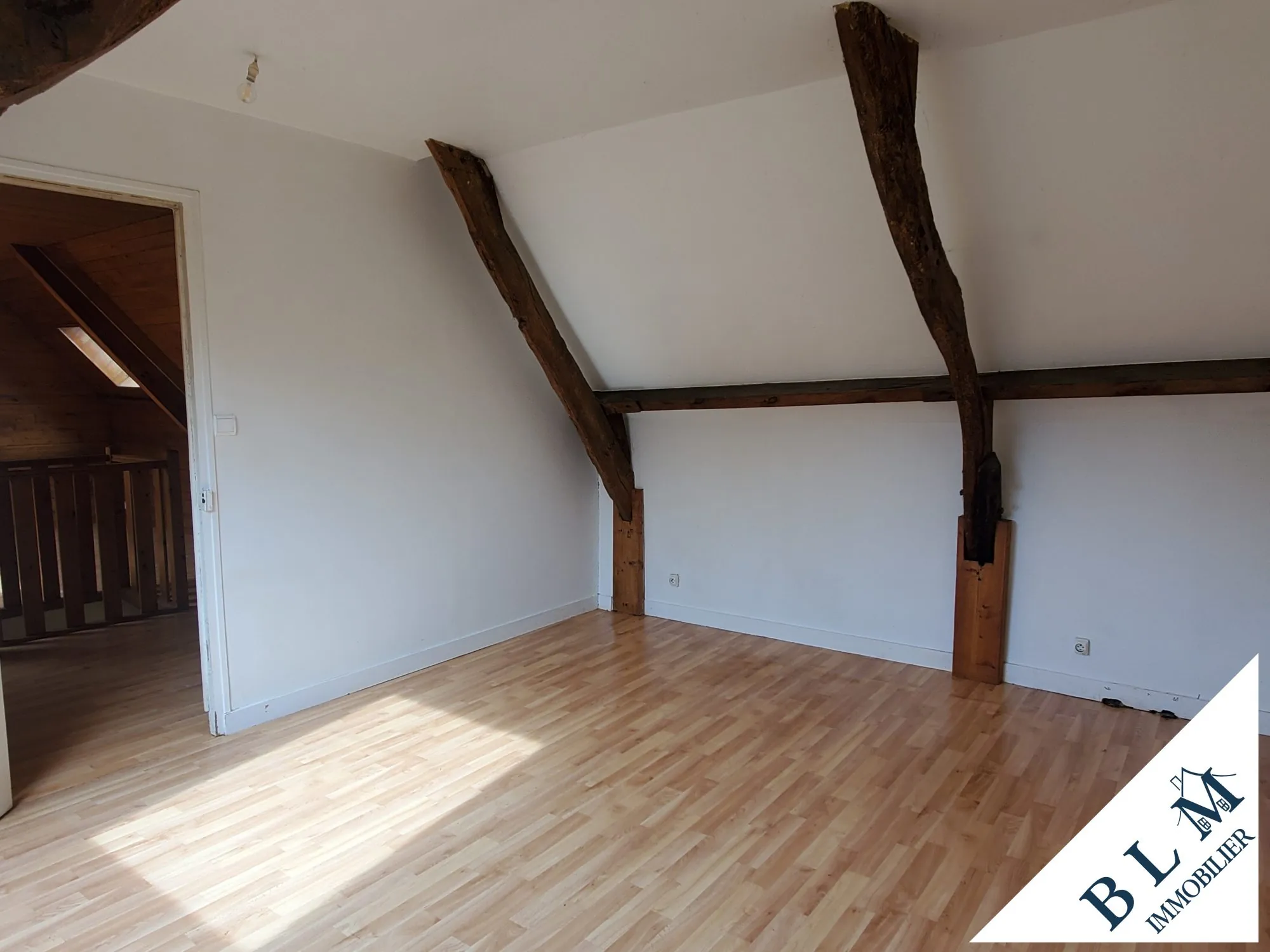 Maison en pierre à rénover à Carneville - 92m² avec dépendance et jardin 