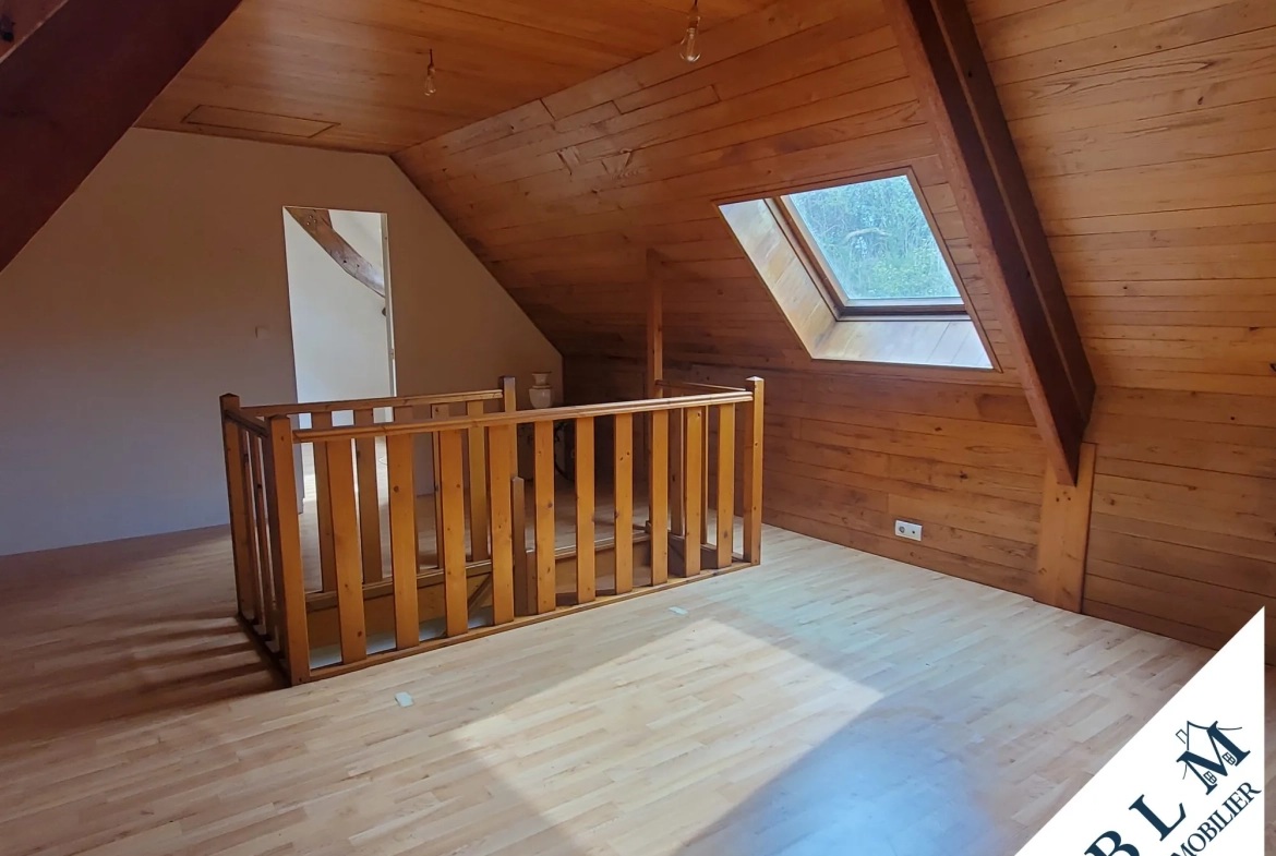 Maison en pierre à rénover à Carneville - 92m² avec dépendance et jardin 