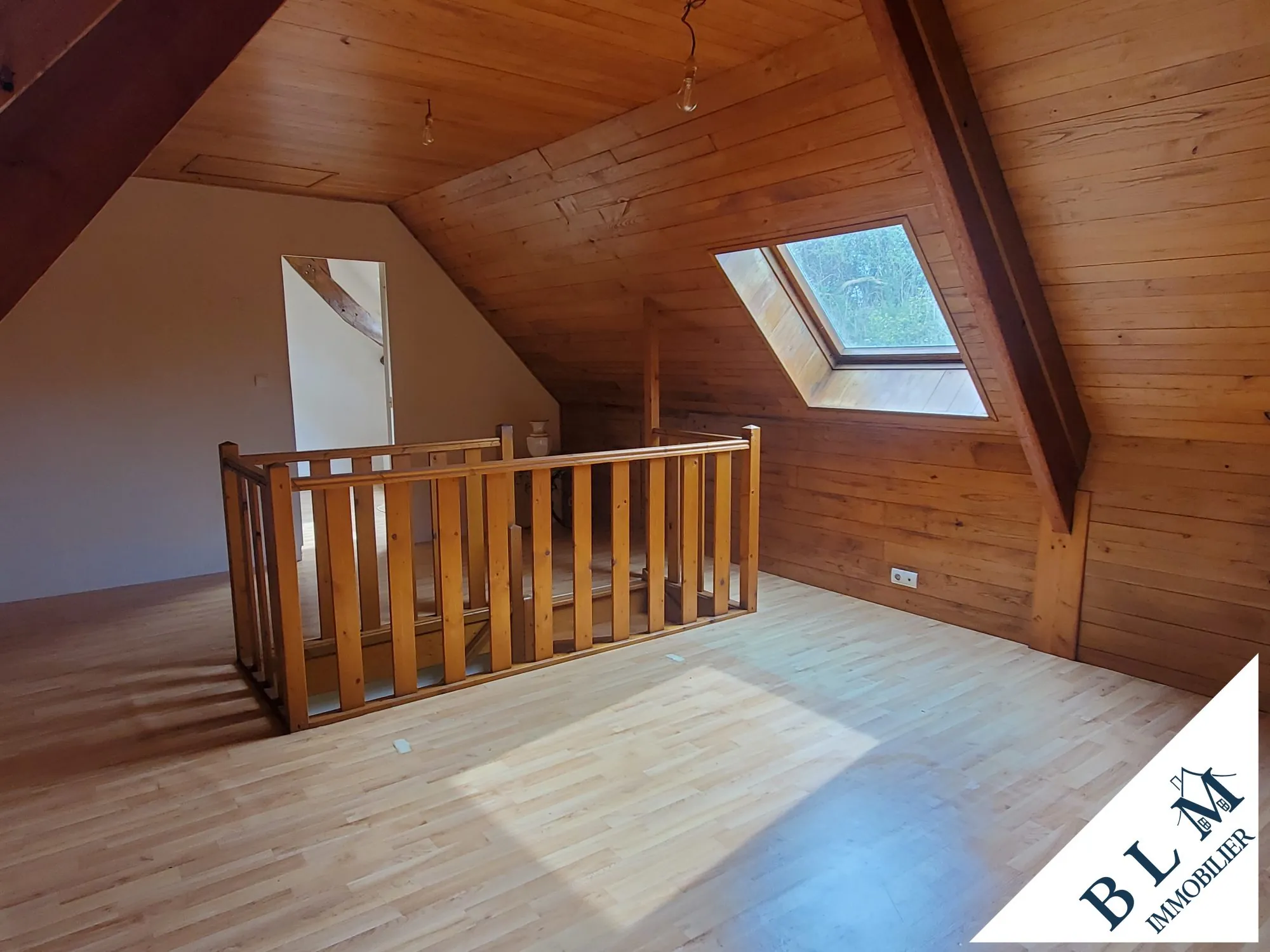 Maison en pierre à rénover à Carneville - 92m² avec dépendance et jardin 