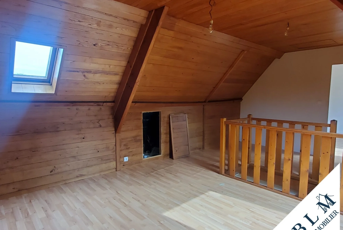 Maison en pierre à rénover à Carneville - 92m² avec dépendance et jardin 