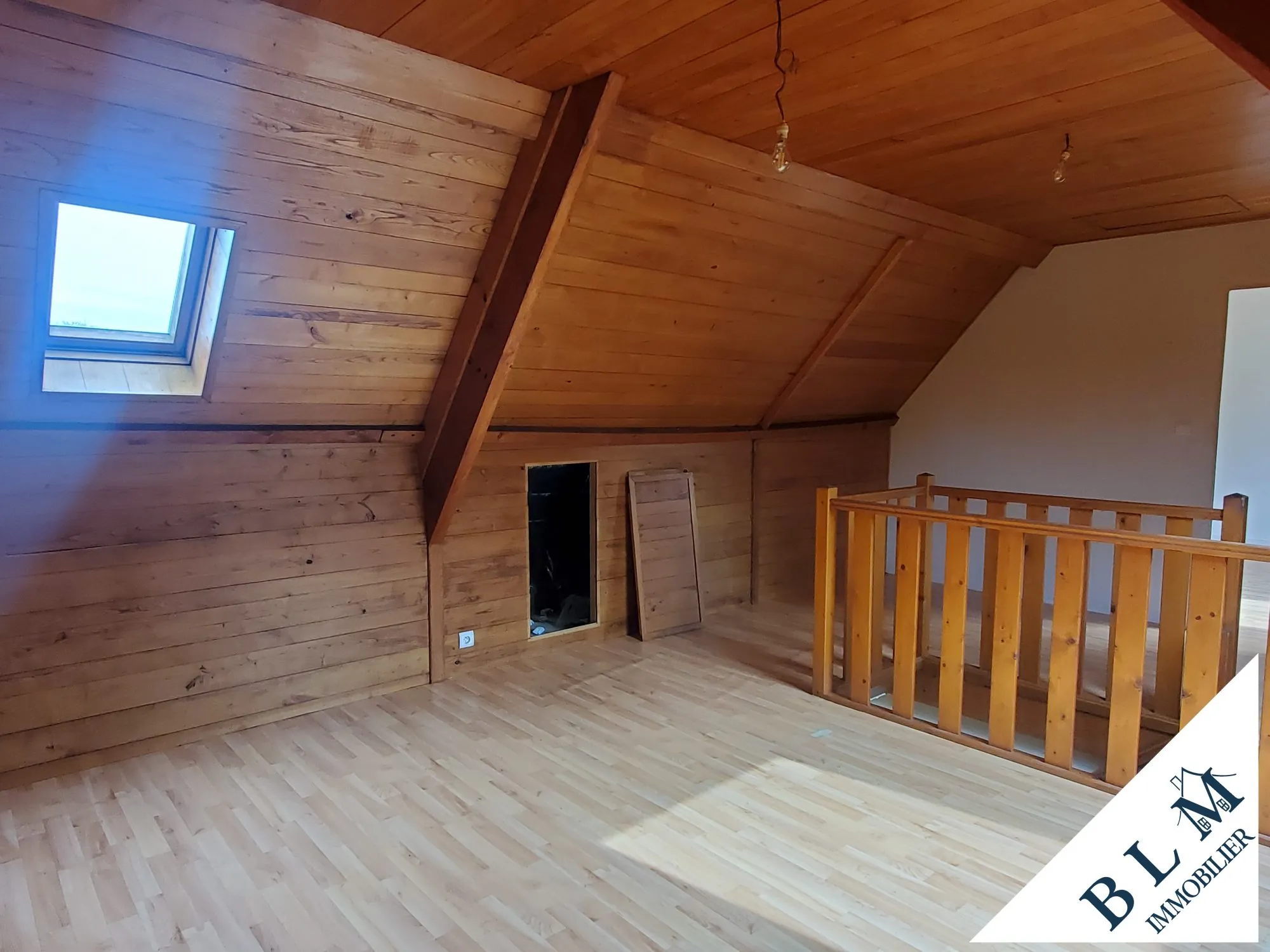 Maison en pierre à rénover à Carneville - 92m² avec dépendance et jardin 
