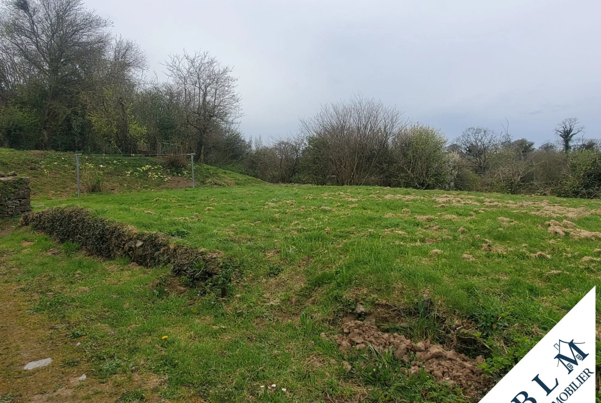 Maison en pierre à rénover à Carneville - 92m² avec dépendance et jardin 