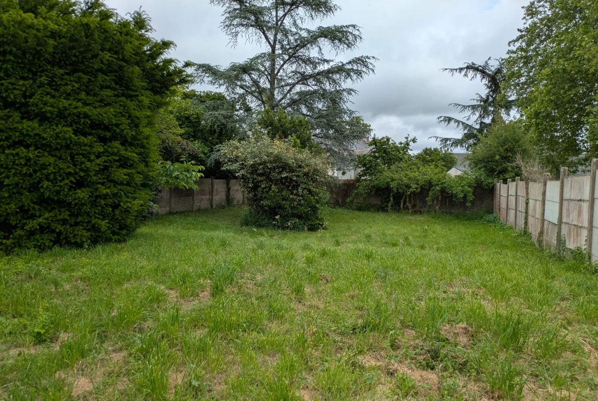 Terrain constructible en zone bourg à Bouvron - 15m de largeur, libre de constructeur 