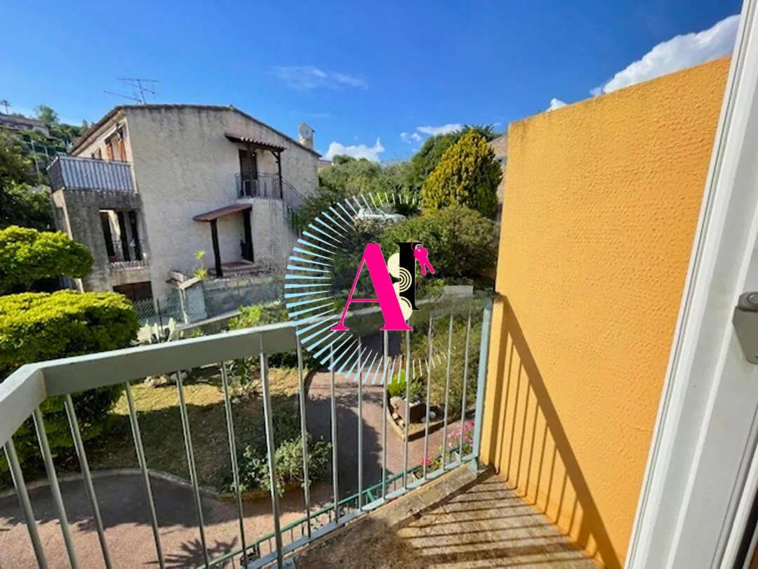 Maison de ville à vendre à Vallauris - 50 m² avec terrasse et garage 