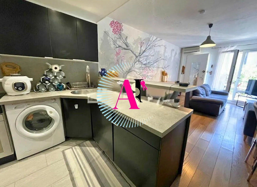 Maison de ville à vendre à Vallauris - 50 m² avec terrasse et garage 